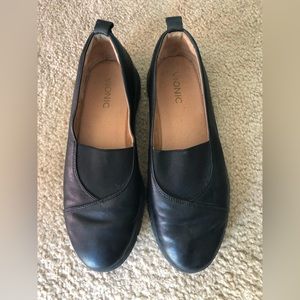 Vionic black leather loafers
